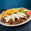 Döner kebab schotel met gesmolten kaas