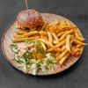 Plate cheeseburger