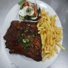 Spareribs (middel) met patat en salade