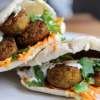 34. Broodje dürüm falafel